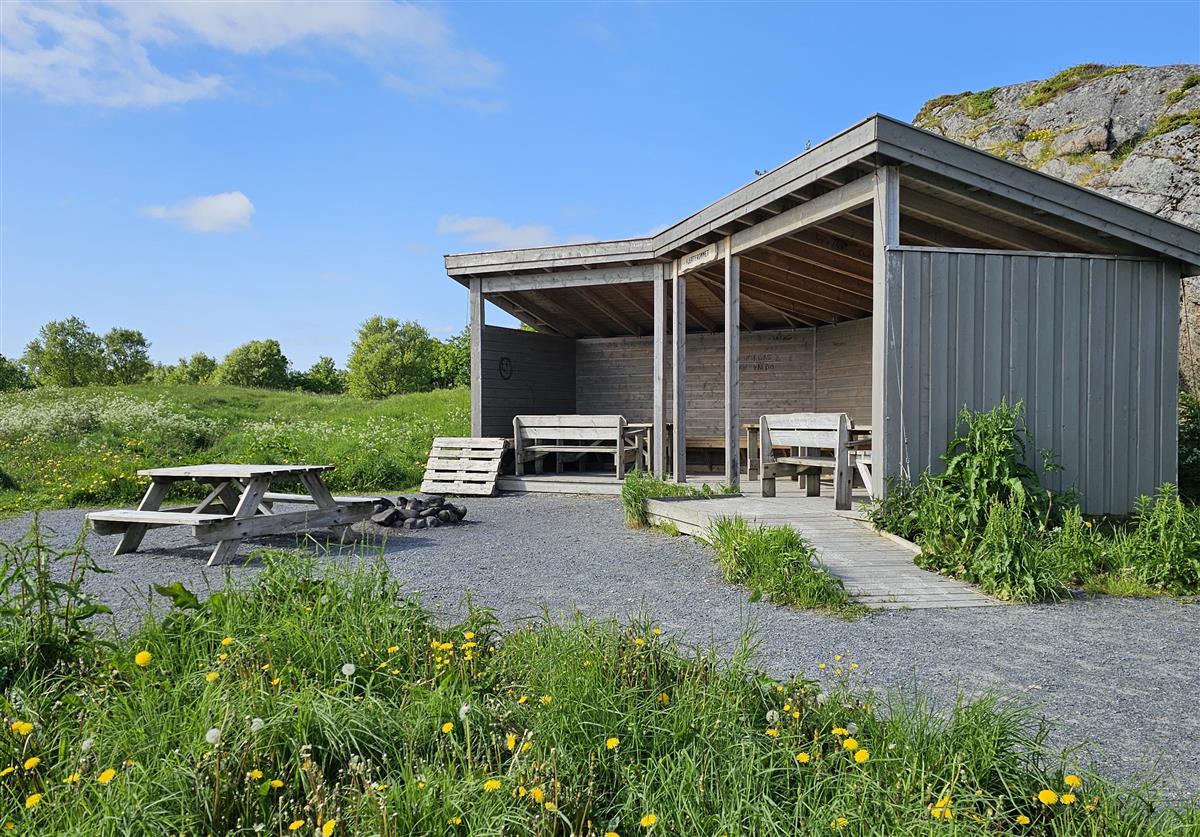 gapahuk ved Taen - Klikk for stort bilde