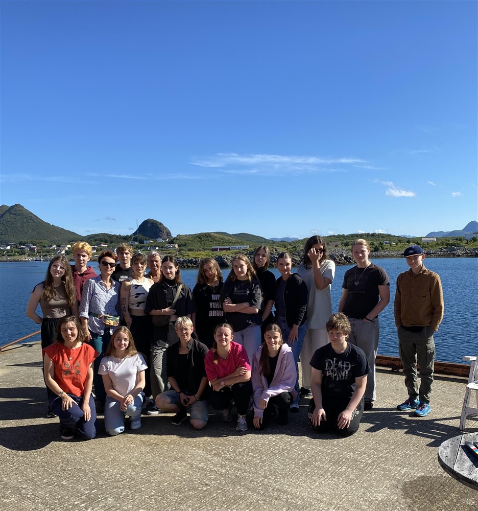 Deltakere under ungdomsutveksling i Bø i Vesterålen. Åtte deltakere fra den ukrainske partneren AmaThea møtte åtte ungdommer fra Vesterålen for å lage film.  - Klikk for stort bilde